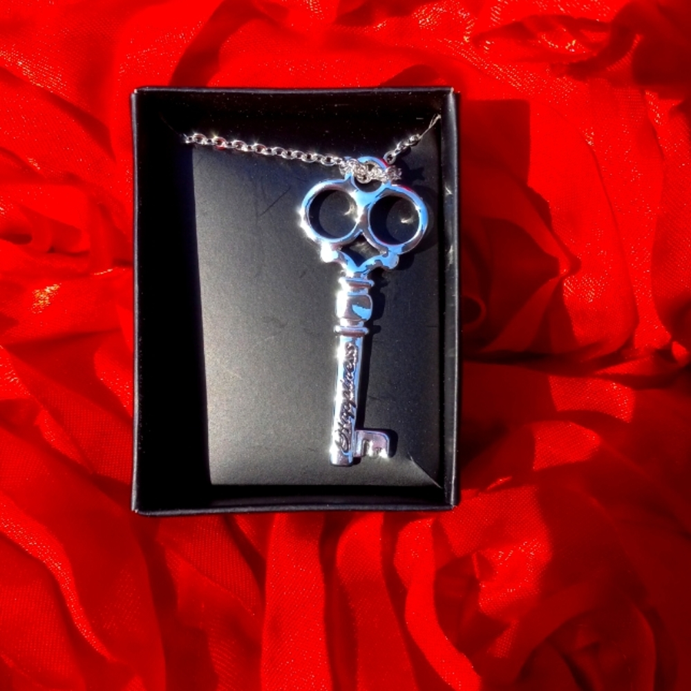 Necklace and pendant made in the shape of a key 🔑 ✨